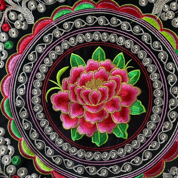 Beautiful embroidered bag - Picture 2 of 4